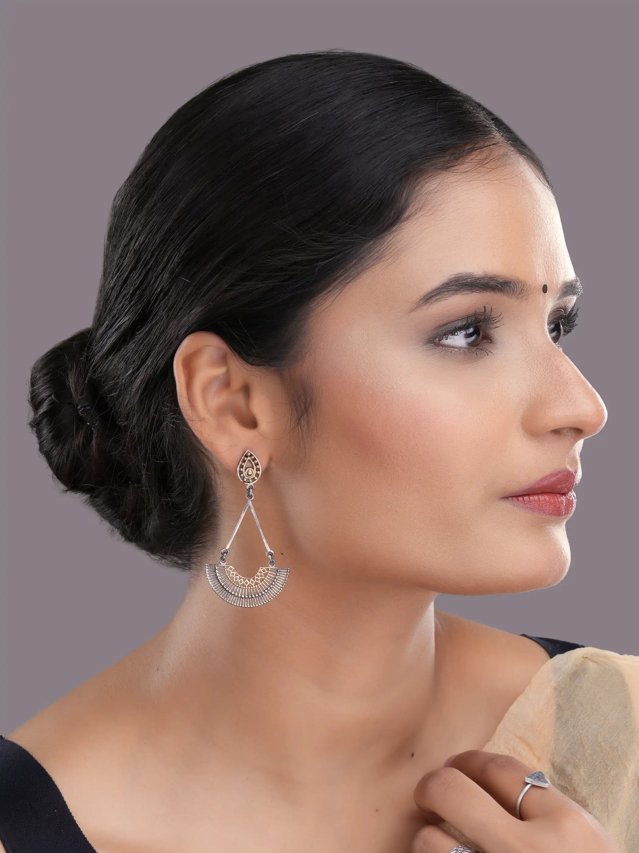 925 silver dual-tone fan motif drop earrings with geometric detailing and gold accents