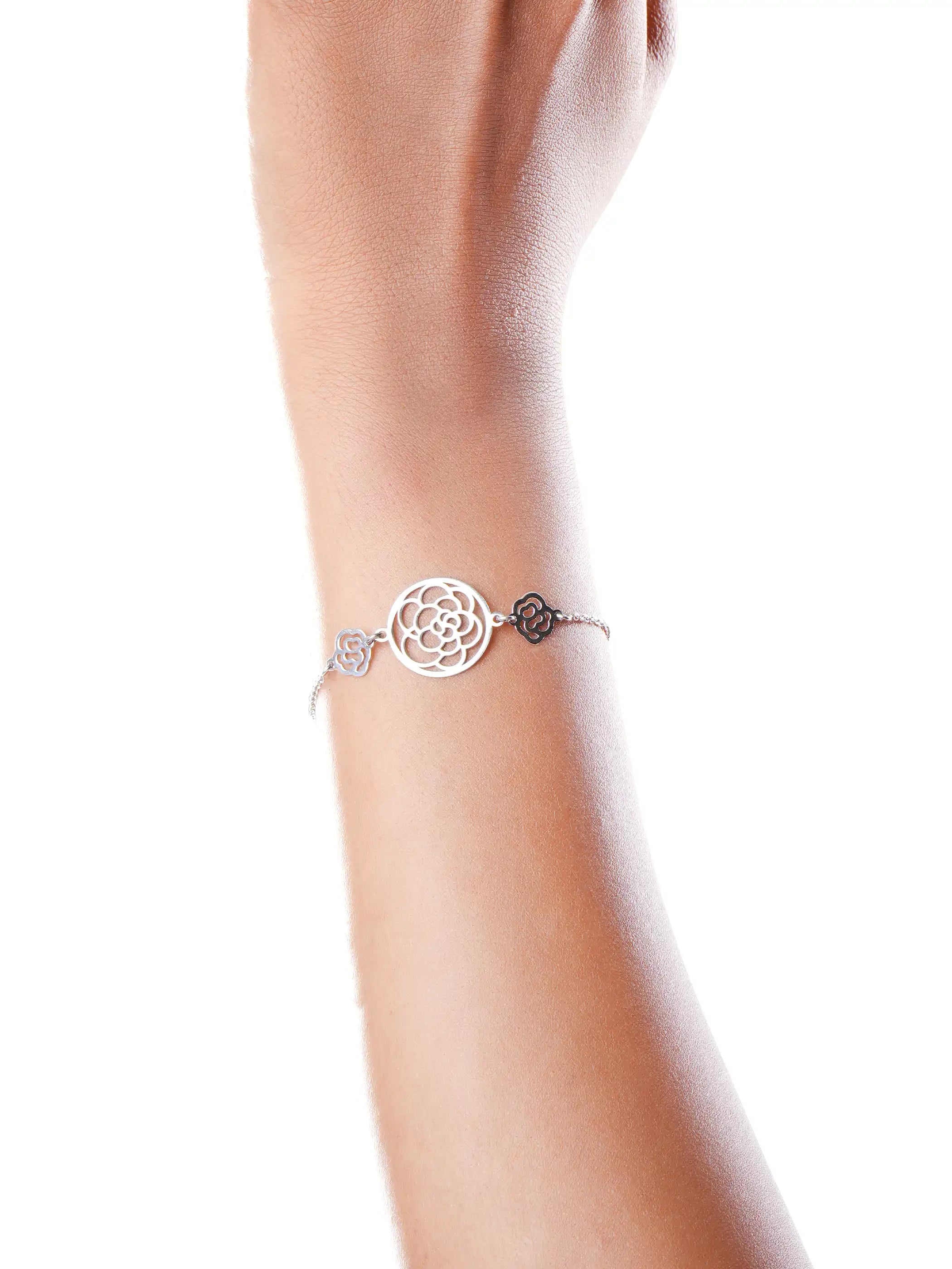 925 silver bracelet with intricate floral motif centerpiece and adjustable chain