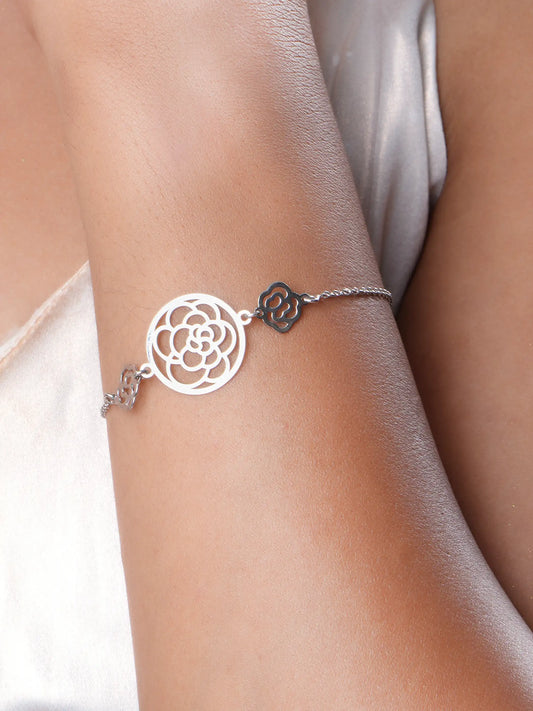 925 silver bracelet with intricate floral motif centerpiece and adjustable chain