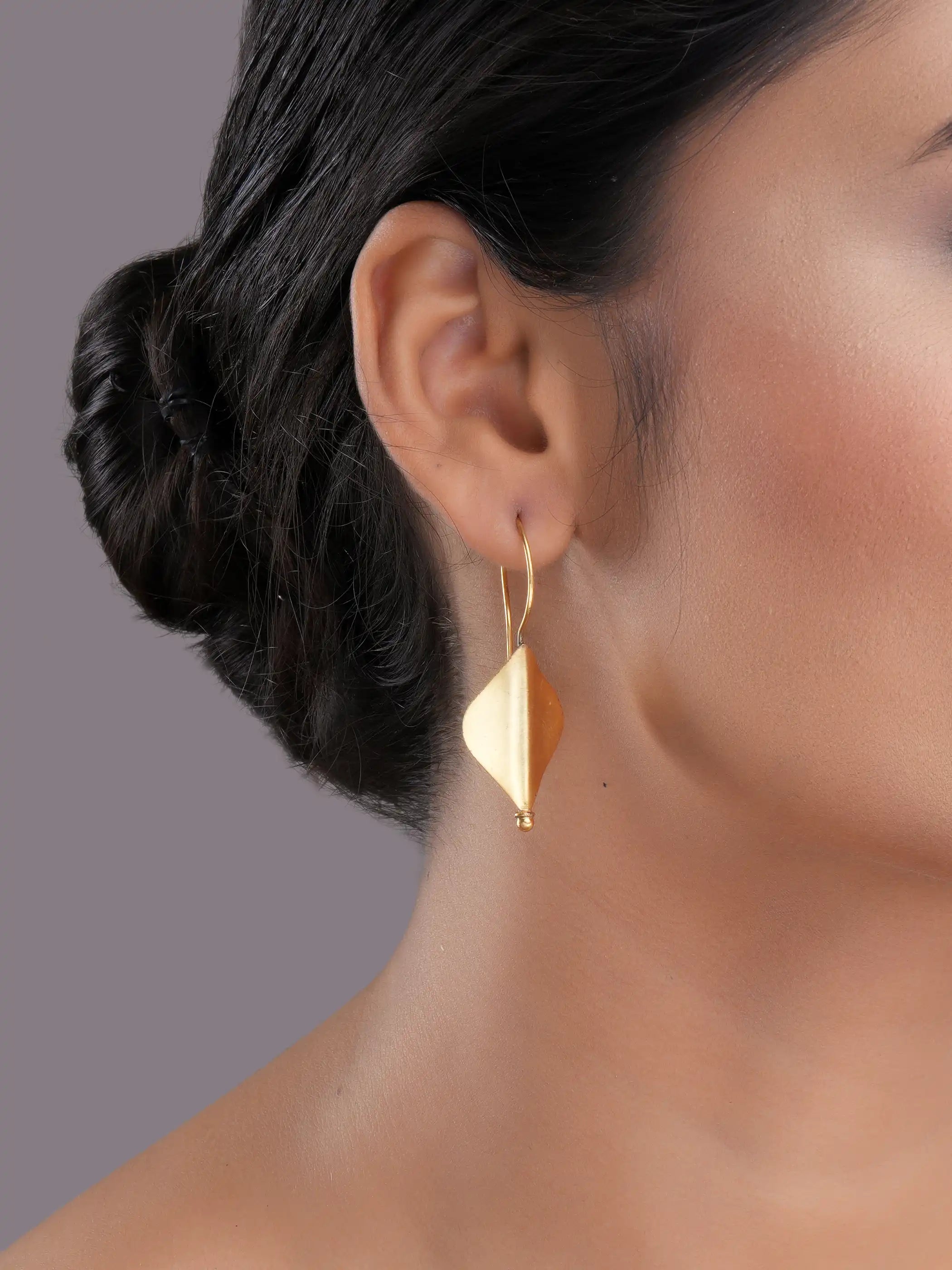 925 silver gold-plated leaf motif drop earrings with curved design and matte finish