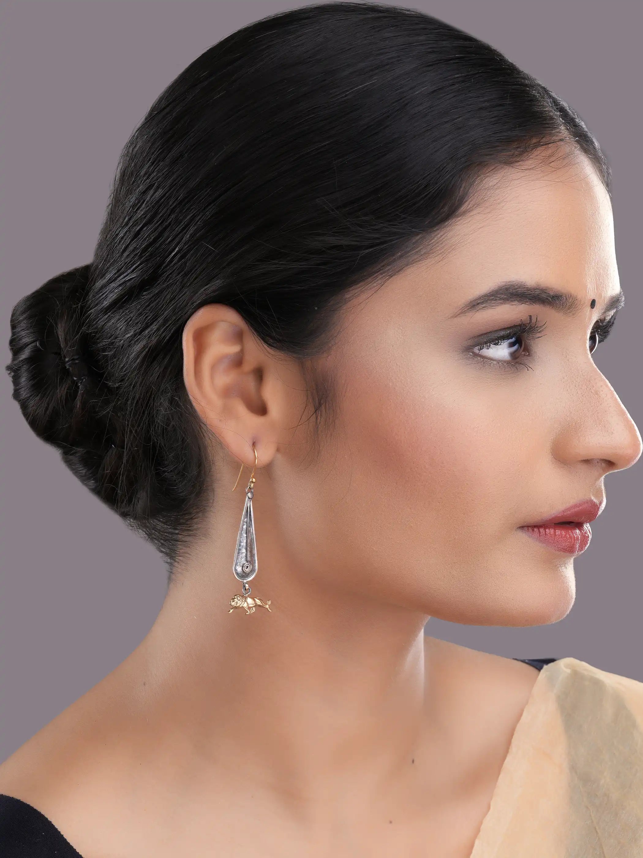 925 silver drop earrings with spiral design and gold-plated lion charms