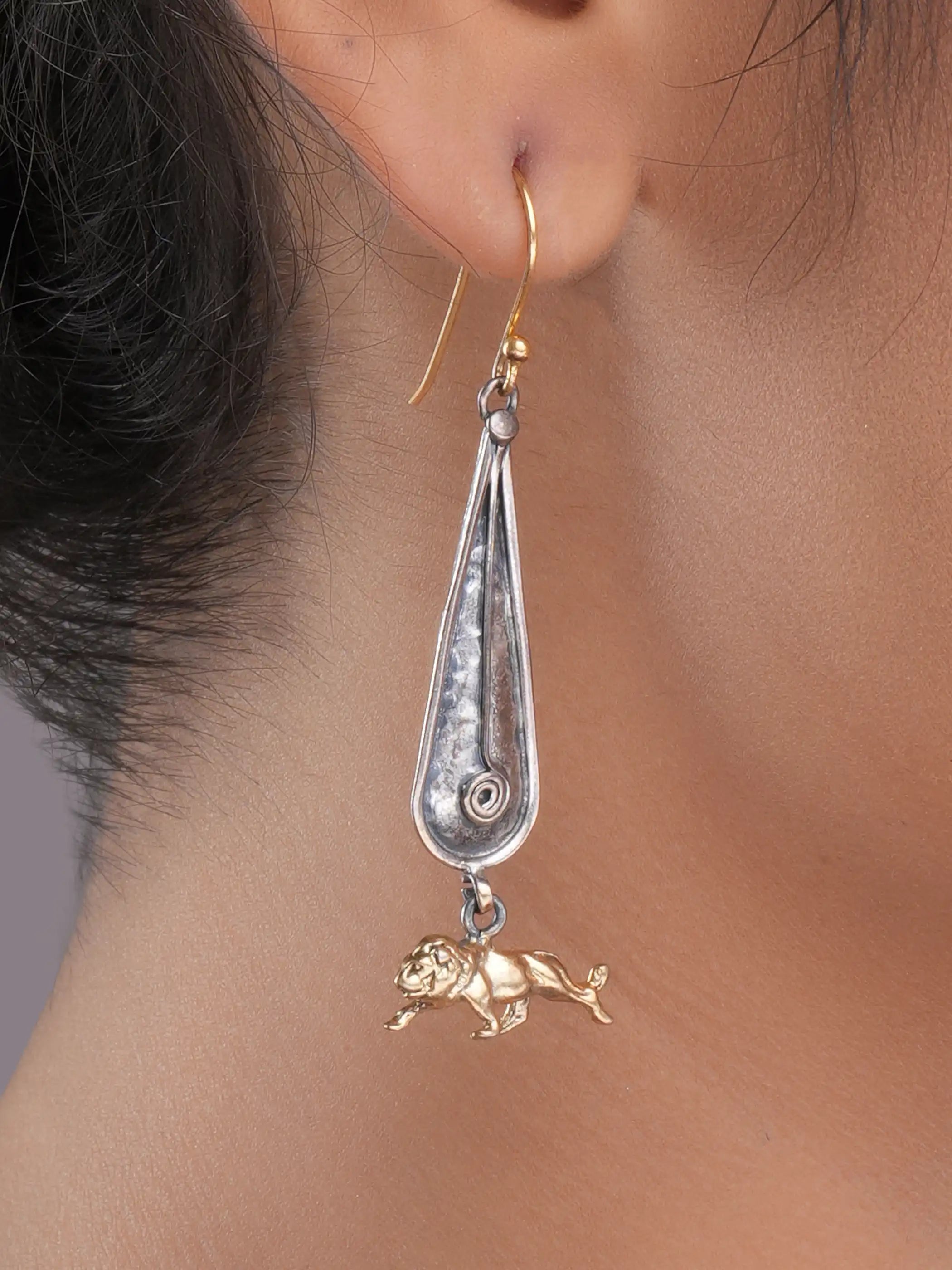 925 silver drop earrings with spiral design and gold-plated lion charms