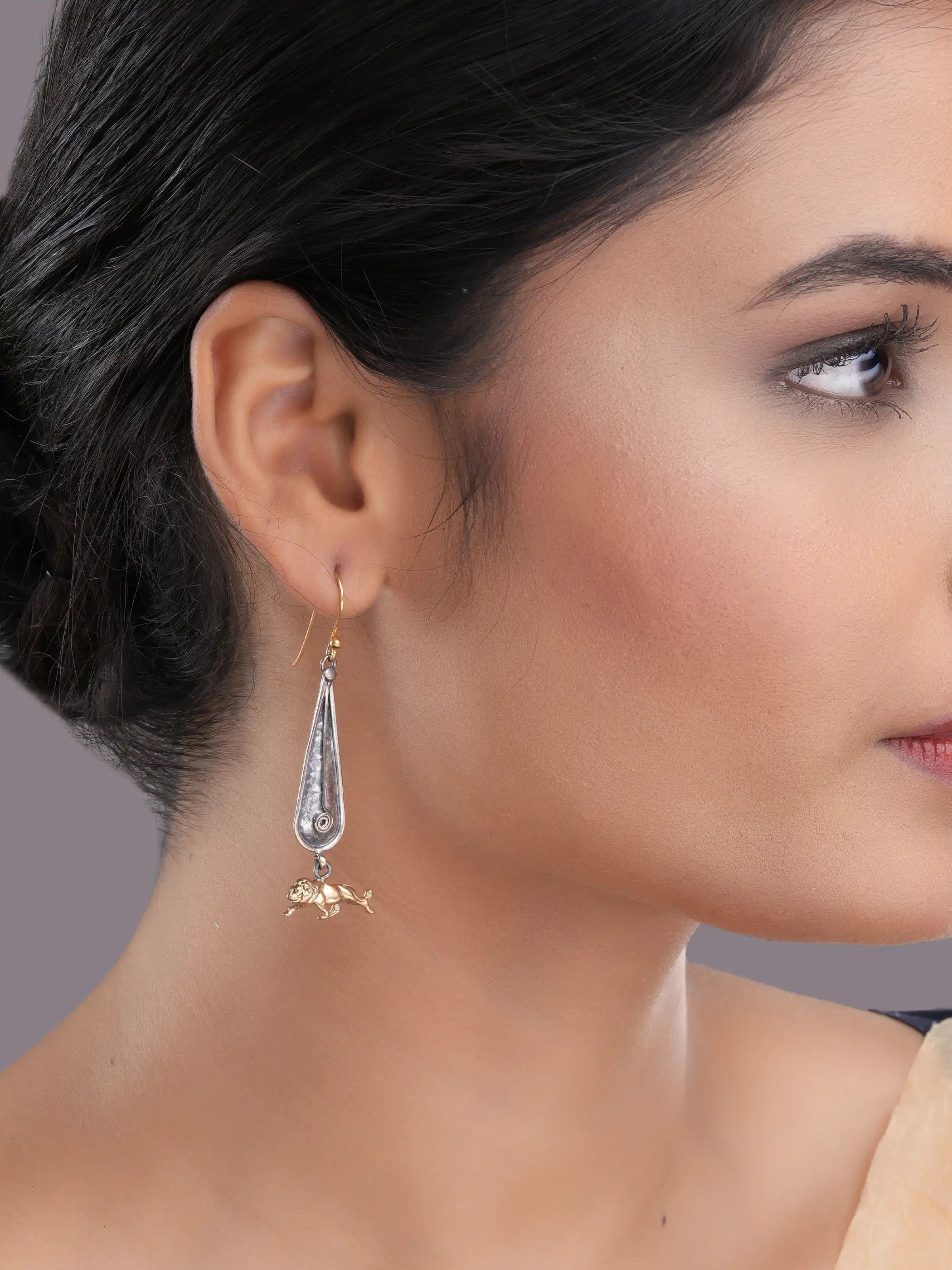 925 silver drop earrings with spiral design and gold-plated lion charms