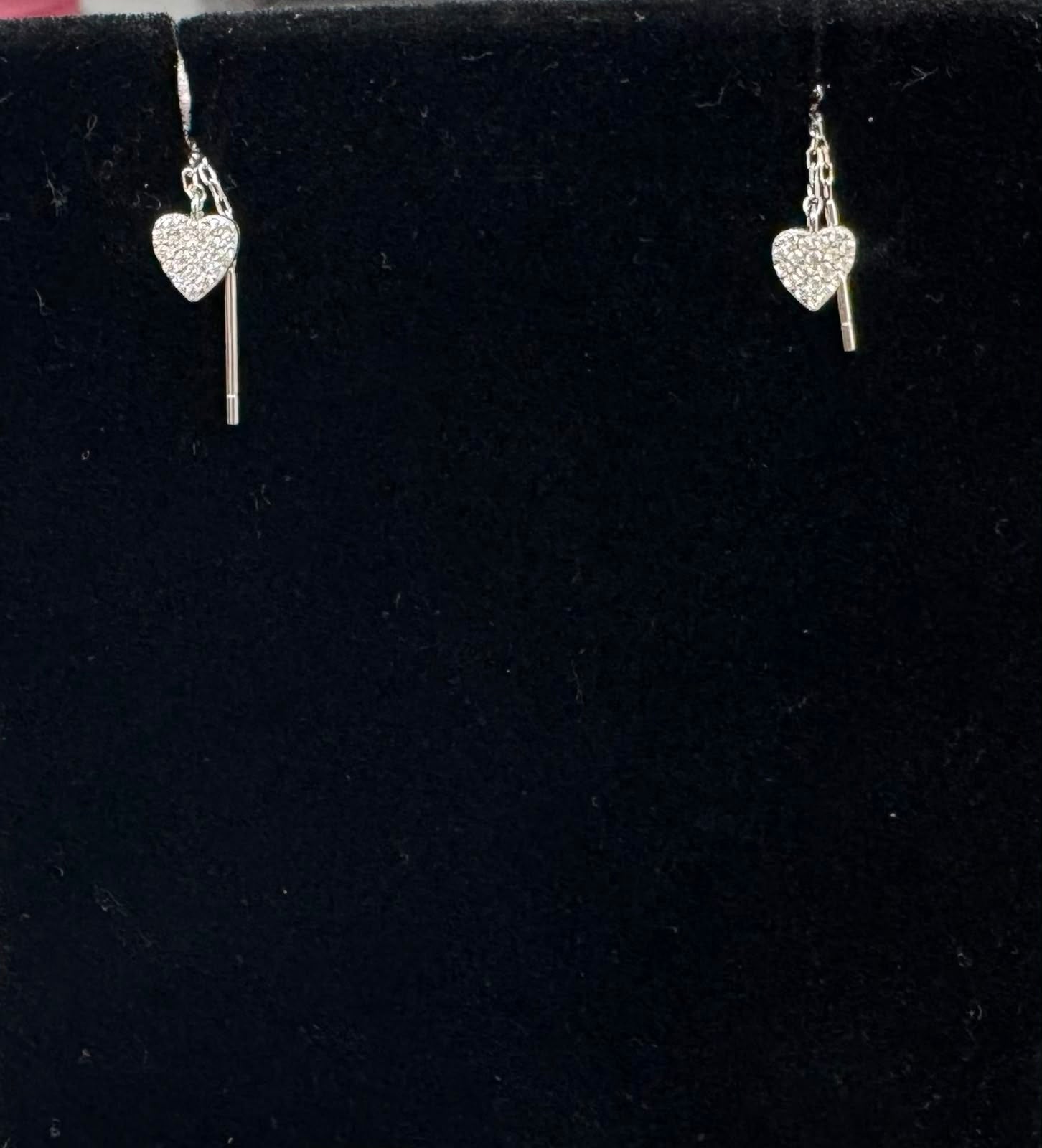 925 sterling silver Sui Dhaga earring with stone-set rounded heart, shown from front and side.